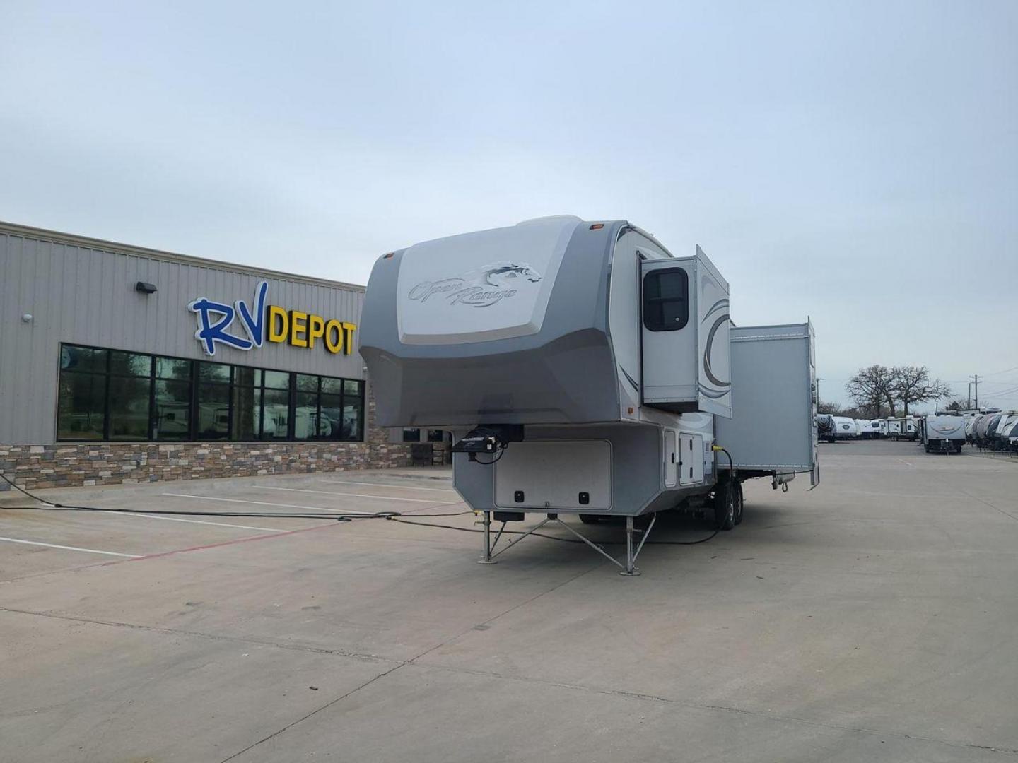 2013 GRAY OPEN RANGE 375BHS - (5XMFE382XD5) , Length: 37.83 ft. | Dry Weight: 10,320 lbs. | Gross Weight: 14,140 lbs. | Slides: 4 transmission, located at 4319 N Main Street, Cleburne, TX, 76033, (817) 221-0660, 32.435829, -97.384178 - The 2013 Open Range 375BHS quadruple slide fifth wheel measures just under 38 feet long. It has a dry weight of 10,320 lbs. and a GVWR of 14,140 lbs. It also comes equipped with automatic heating and cooling for optimal temperature control. This fifth wheel has two bedrooms and can sleep up to 8 - Photo#0